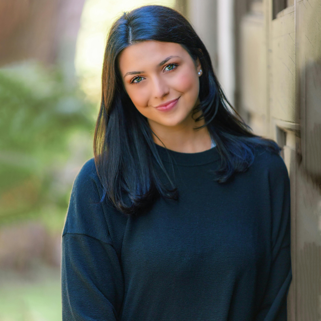 Woman standing outdoors with shiny hair, showcasing the benefits of the Hair Stimulation Set for healthy-looking hair.